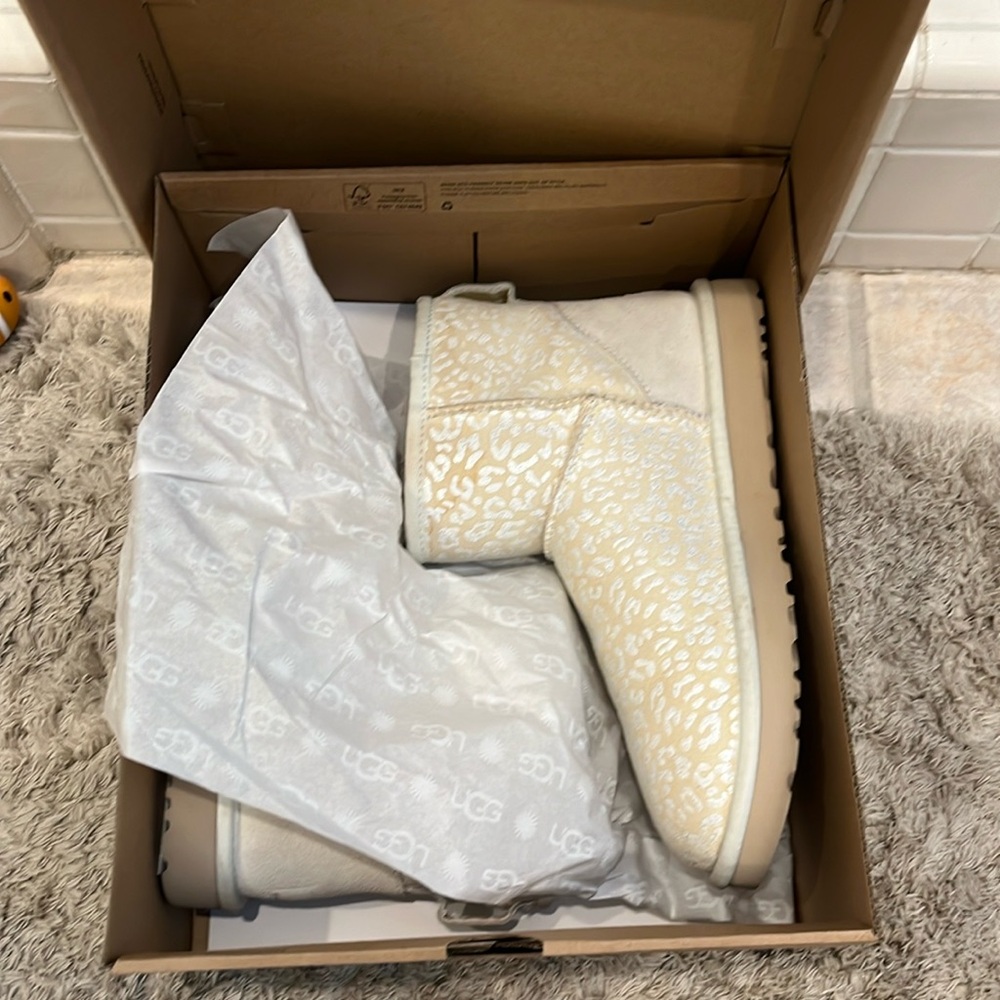 White leopard Ugg mini boots size 9